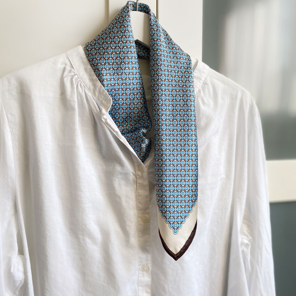 Light Blue Retro Geometric Print Mulberry Silk Bandana -53×53cm