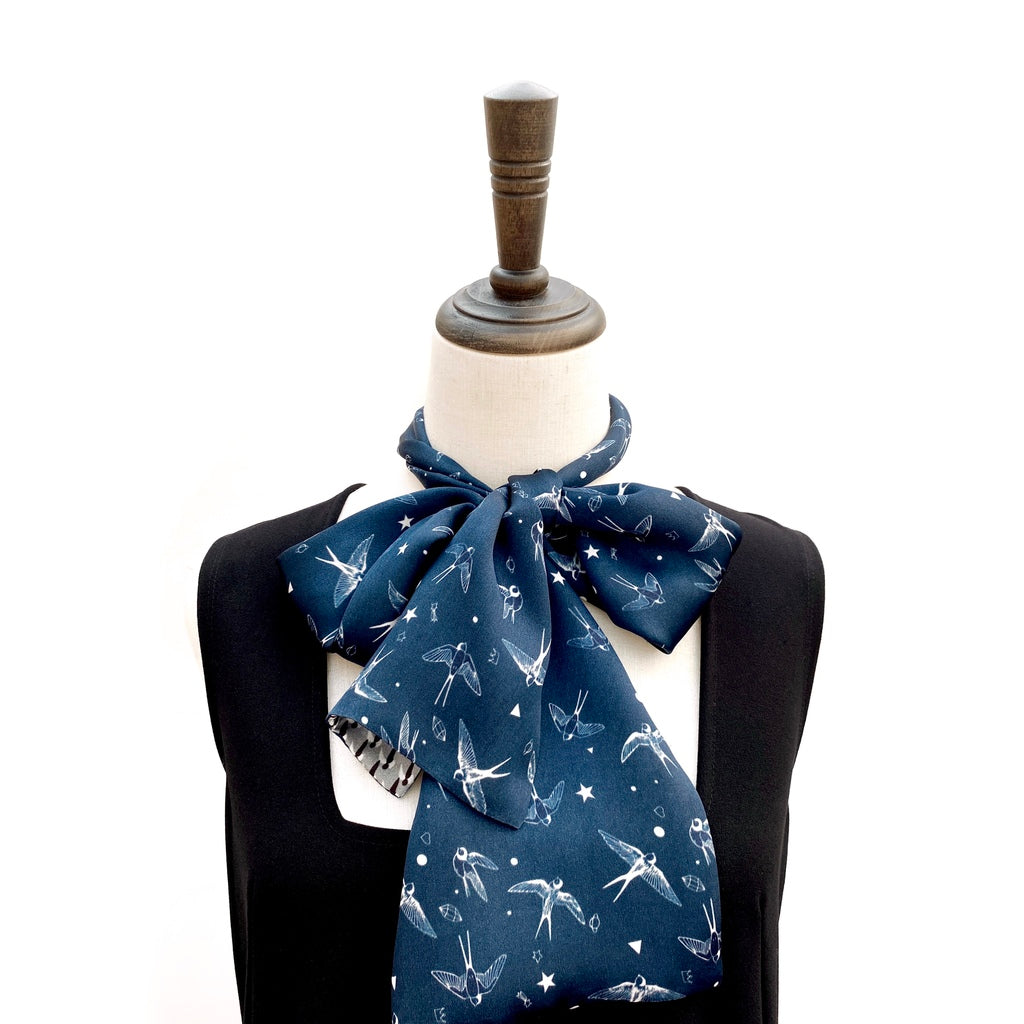 Swallow bird print reversible silk scarf - Navy