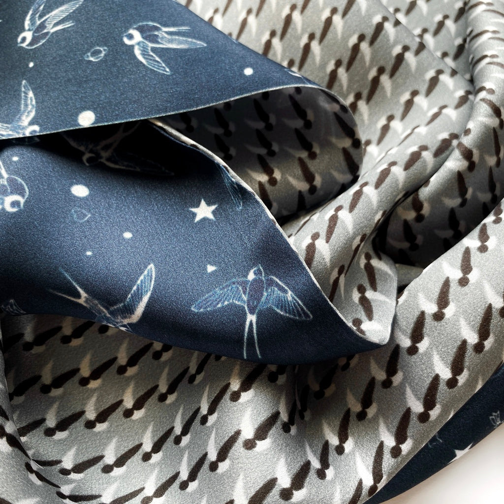 Swallow bird print reversible silk scarf - Navy